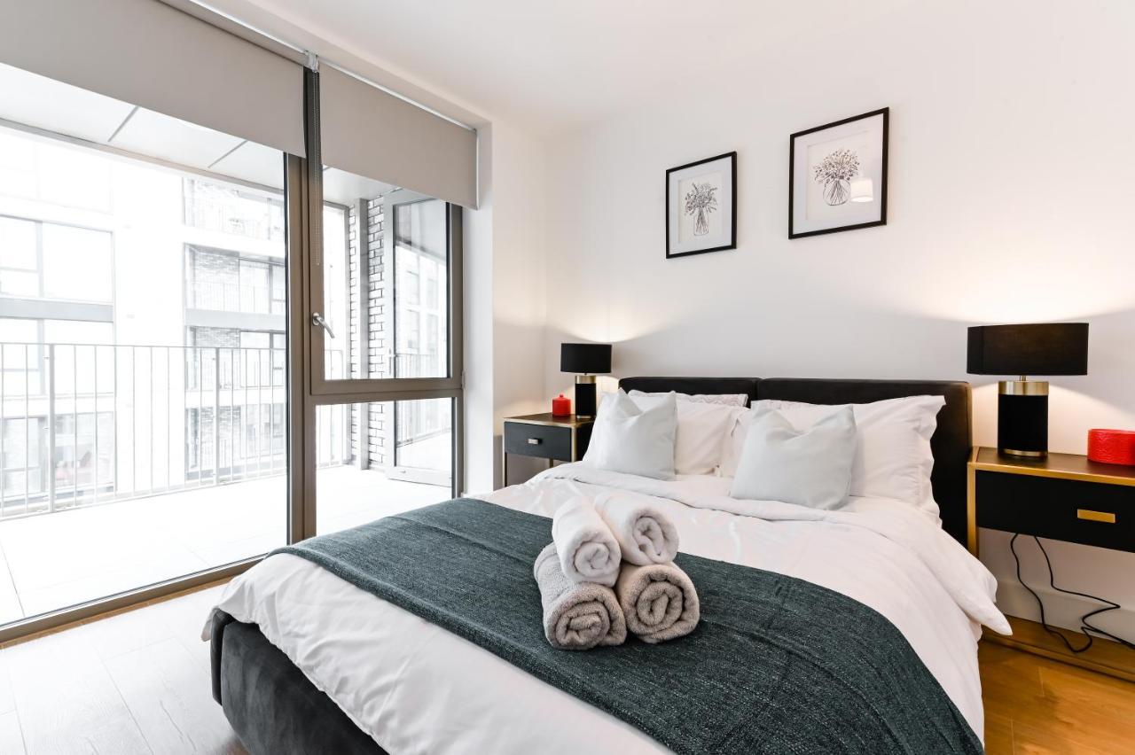 Khayat Homes - The Owelor - Two Bed London Exterior photo